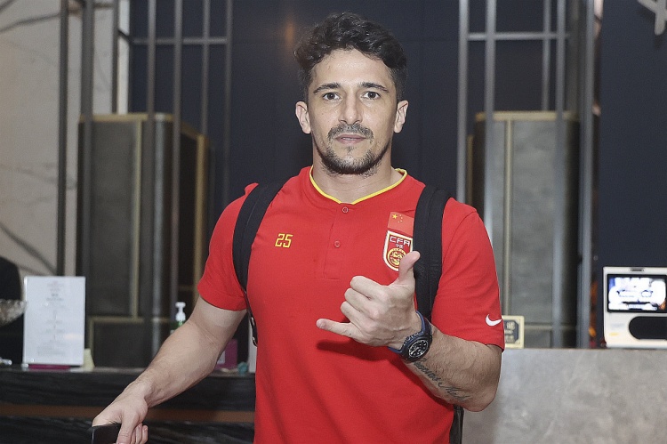 九游平台-洛国富：离开中国3年后我还是中国公民，当年入籍没太想钱的事