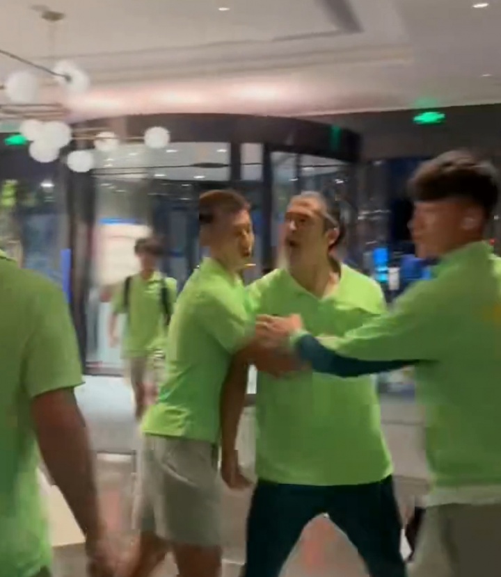 九游平台-张玉宁：为不冷静不得体行为郑重道歉 会带着耻辱比分提醒自己