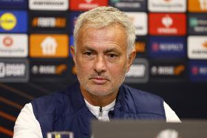 九游平台-提前一年解约！穆帅上赛季收入1050万欧，此次下课拿1500万欧赔偿