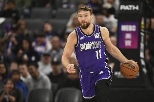 jiuyou游戏-进攻咋回事？小萨博尼斯12投仅3中&amp;三分4中0拿到8分12板8助