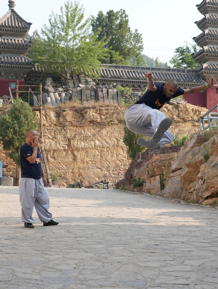 jiuyou游戏-文班分享休赛期历程：携手加内特与奥拉朱旺集训 少林寺参访提升自我